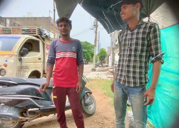 जो नजर ना मिलाए , दुम ना हिलाए, समझ लो बहुत हरामी है कुत्ता