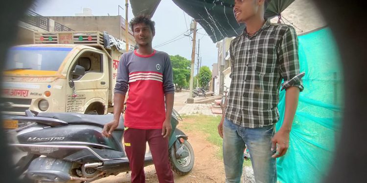 जो नजर ना मिलाए , दुम ना हिलाए, समझ लो बहुत हरामी है कुत्ता