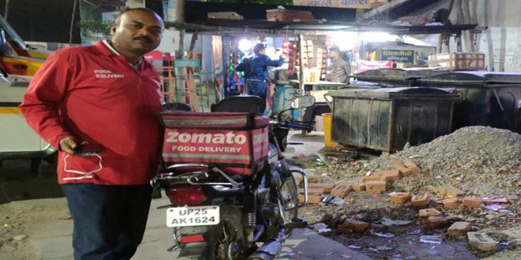 जोमेटो डिलीवरी बॉय, रेस्टोरेंट और रात