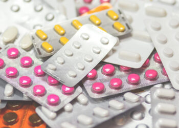 आगरा दवा बाजार के नई-नई दौलत वाले शासन की हिट लिस्ट में