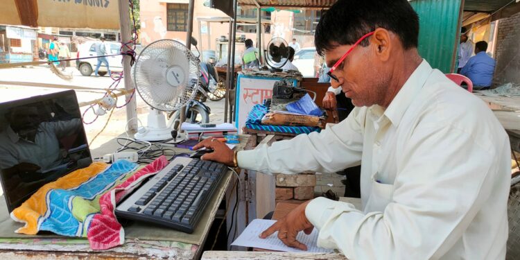 रामनाथ की अंगुलियां भी थिरकने लगीं कीबोर्ड पर