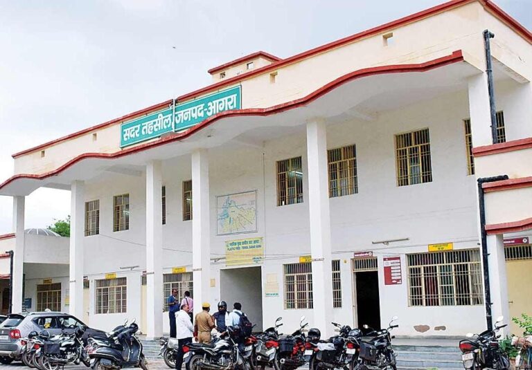 सदर तहसील की कारस्तानी, जमीन का बैनामा 1992 में और अमलदरामद 1990 में