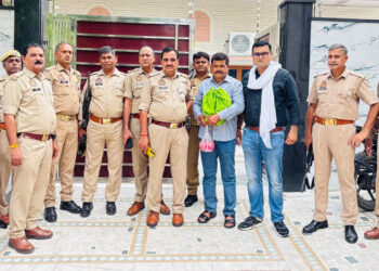 मथुरा में पुलिस सुरक्षा में लाए जाते हैं राधा की रत्न जडित चंद्रिका और श्रीकृष्ण का रत्न जडित मुकुट। जानिए कौतूहल भरी कहानी