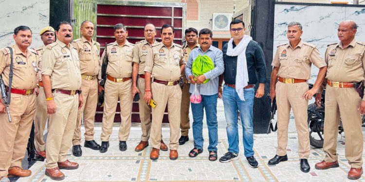 मथुरा में पुलिस सुरक्षा में लाए जाते हैं राधा की रत्न जडित चंद्रिका और श्रीकृष्ण का रत्न जडित मुकुट। जानिए कौतूहल भरी कहानी