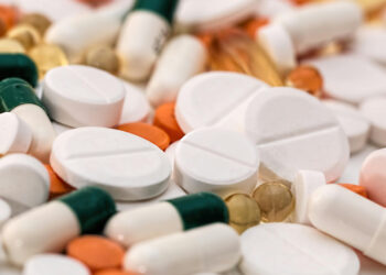 अनुमानित पांच हजार करोड़ टर्न ओवर है आगरा के दवा कारोबार का